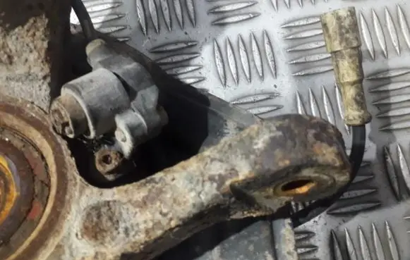 Opel Vectra B ABS brake wheel speed sensor 90464775