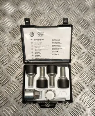 Volkswagen PASSAT B8 Anti-theft wheel nuts and lock 3Q0698137
