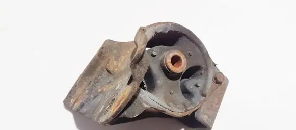 Honda Civic Engine mount bracket