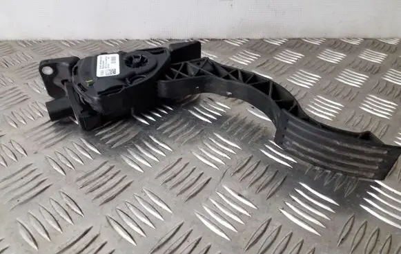 Ford Focus Accelerator throttle pedal BV619F836AB