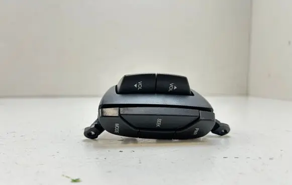 Chevrolet Captiva Steering wheel buttons/switches 96628528