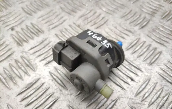 Nissan Qashqai+2 Headlight level adjustment motor 