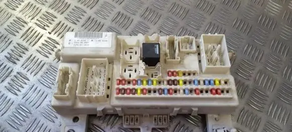 Ford Focus Fuse box set 4m5t14a073bg 6m5t14014mc