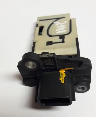Renault Kadjar Mass air flow meter 226807131R 5WK98504 8201267959