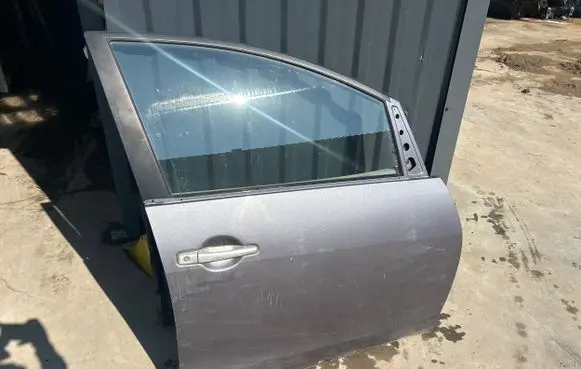 Mitsubishi Grandis Front door