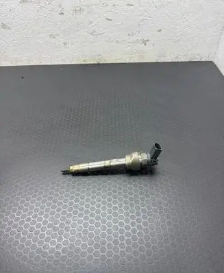 BMW 5 F10 F11 Fuel injector 0445110743 85141458