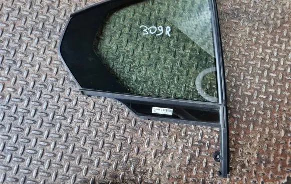 BMW 3 G20 G21 Rear vent window glass 7425084