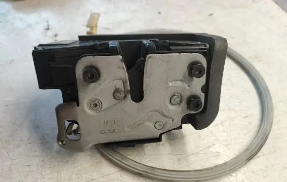 Loading door lock