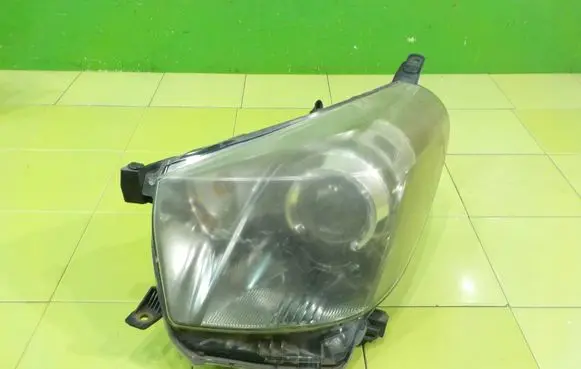 Toyota iQ Headlight/headlamp PRZOD