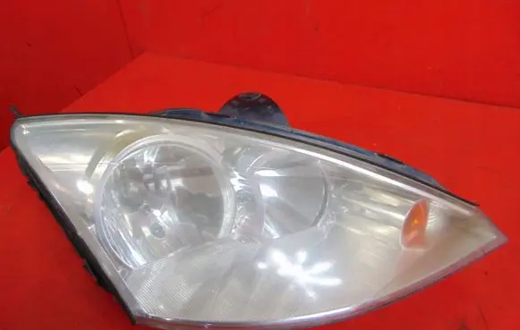Ford Focus Headlight/headlamp 2M5113W029BE