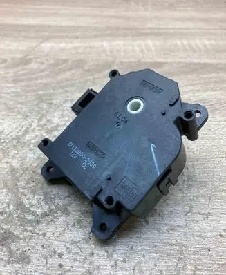Toyota Auris 150 Air flap motor/actuator 1138002830