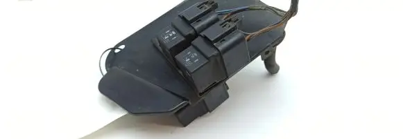 Jaguar XJ X300 Relay mounting block LNA6706AA