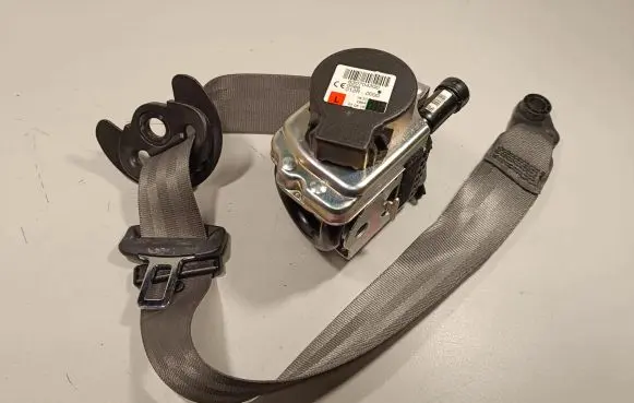 Jaguar XF X260 Front seatbelt 630704300