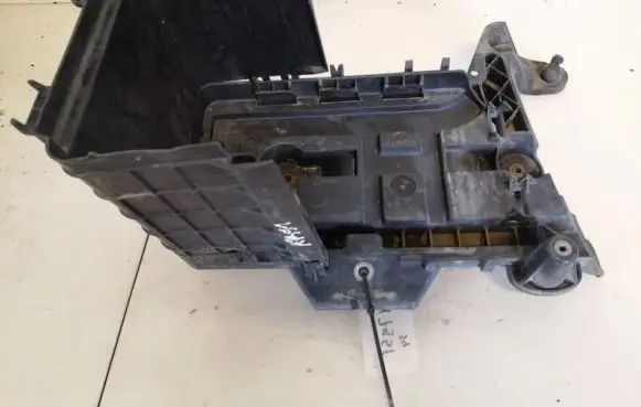 Volkswagen Touran I Battery box tray 1k0915333b