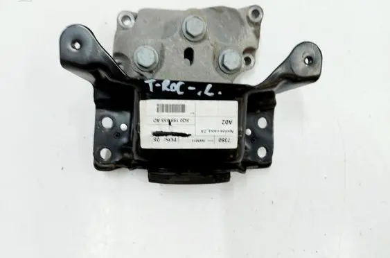 Gearbox mounting bracket