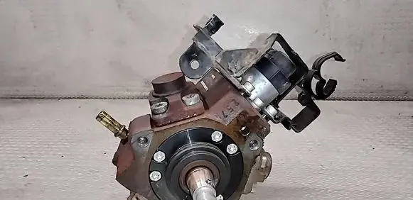 Volvo C30 Fuel injection high pressure pump 0445010102 9683703780A