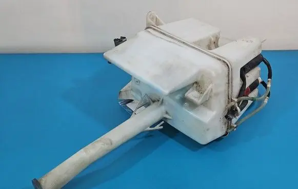 Toyota Corolla E120 E130 Windshield washer fluid reservoir/tank IMPRK1563981