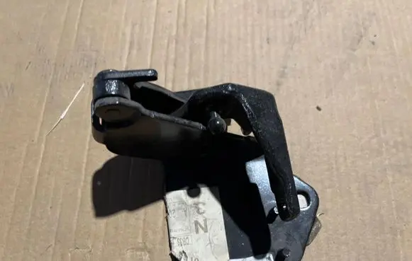 Mercedes-Benz E A207 Tailgate/trunk/boot hinge A2077500328 8280094403