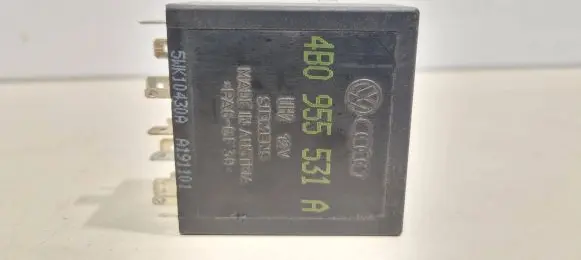 Volkswagen PASSAT B5.5 Window wiper relay 4b0955531a