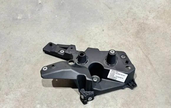 Volvo XC60 Fender mounting bracket 31424578 32288932 32288928