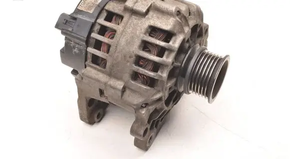 Volkswagen Polo Generator/alternator 037903025N