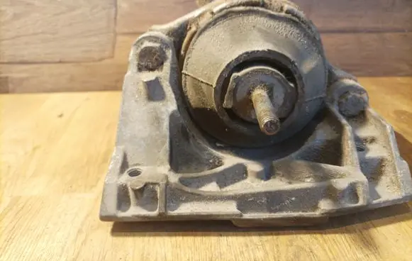 Audi A6 S6 C4 4A Engine mount bracket 4A0199354