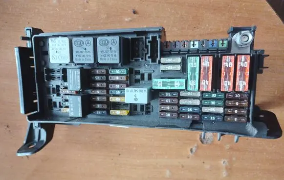 Mercedes-Benz ML W164 Fuse box set A1645403372 1645403362