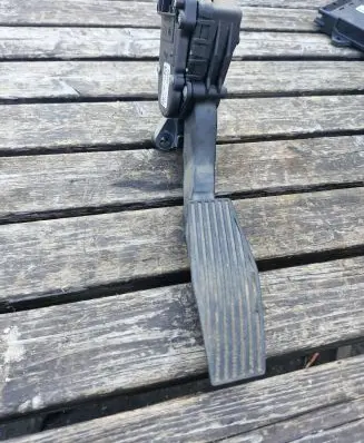 Accelerator throttle pedal