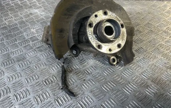 Nissan Qashqai Front wheel hub spindle knuckle