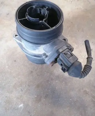 Volkswagen Golf IV Mass air flow meter 0281002461 074906461B