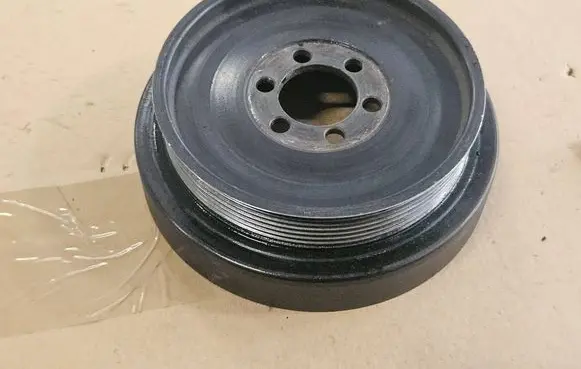 BMW 5 E60 E61 Crankshaft pulley 7593698 KB175 100119