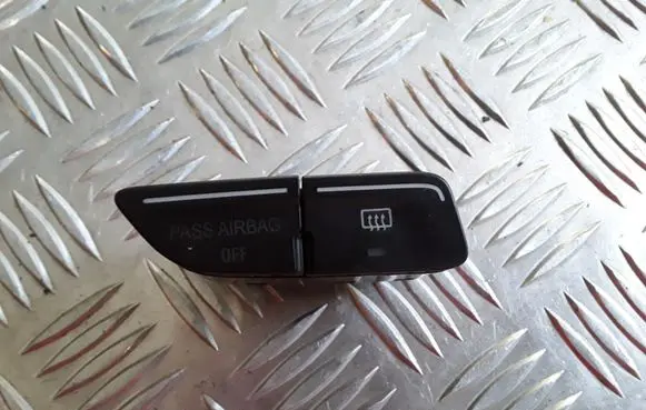 Ford Focus Windscreen/window heater switch CM5T14B418AA