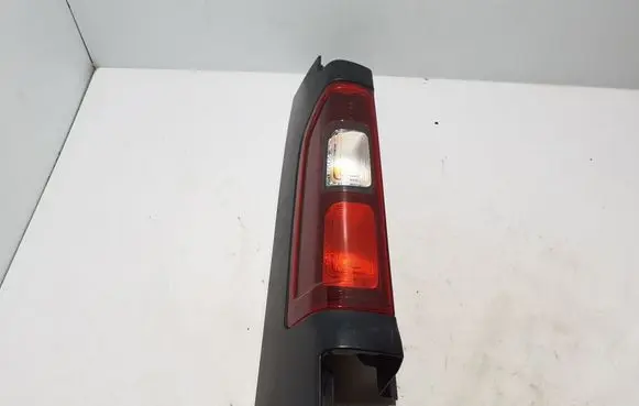 Renault Trafic III (X82) Rear/tail lights 265556737R
