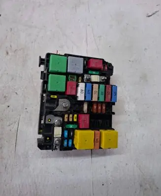 Peugeot 208 Fuse box set 9804846880