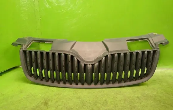 Skoda Fabia Mk2 (5J) Front bumper upper radiator grill 5J0853668