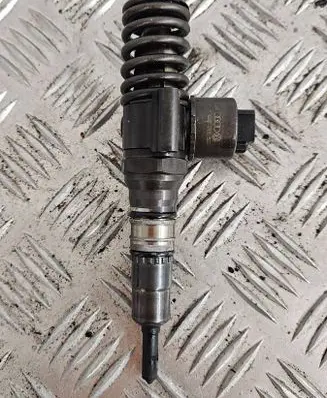 Volkswagen Touran I Fuel injector 03G130073G
