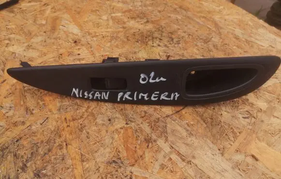 Nissan Primera Electric window control switch 80960AV660 80950AV700