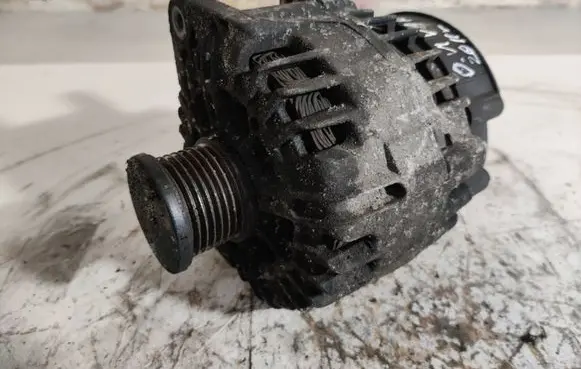 Opel Vivaro Generator/alternator 8200404459 TG15C058 211052399