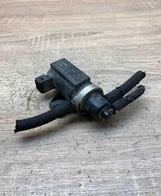 Audi A4 S4 B5 8D Turbo solenoid valve 1H0906627