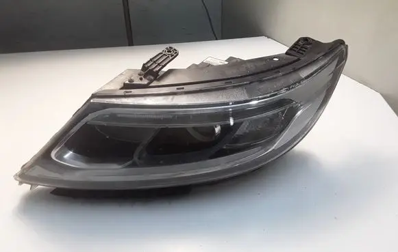 KIA Sorento Headlight/headlamp 921012P560