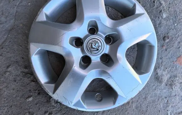 Vauxhall Meriva A R15 wheel hub/cap/trim 13209018NU