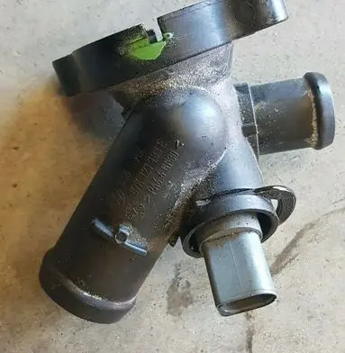 Audi RS3 Thermostat/thermostat housing 07K121133E