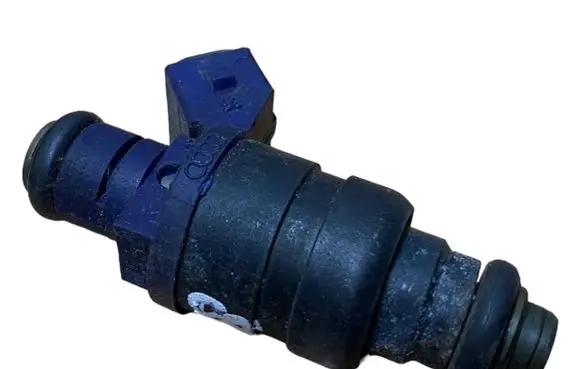 Audi A4 S4 B5 8D Fuel injector 078133551L
