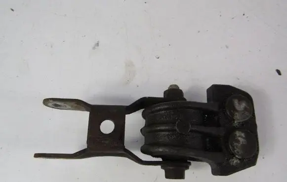 Volvo S70 V70 V70 XC Engine mounting bracket 9147041