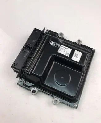 Volvo XC40 Engine control unit/module 32242005