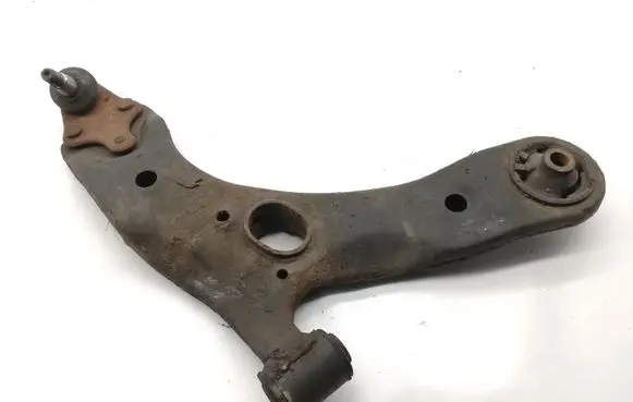 Toyota Avensis T270 Front lower control arm/wishbone