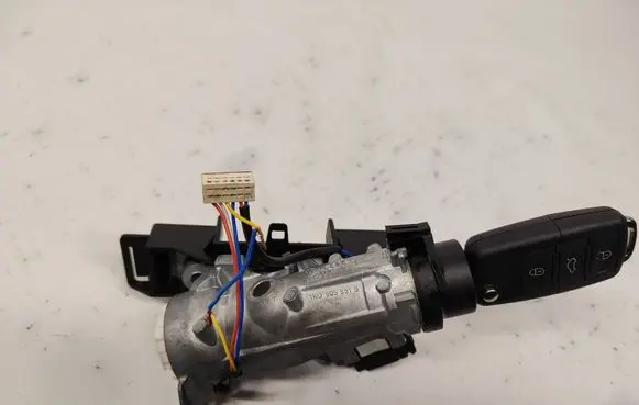 Volkswagen Touran II Ignition lock 5K0905865 1K0905851B