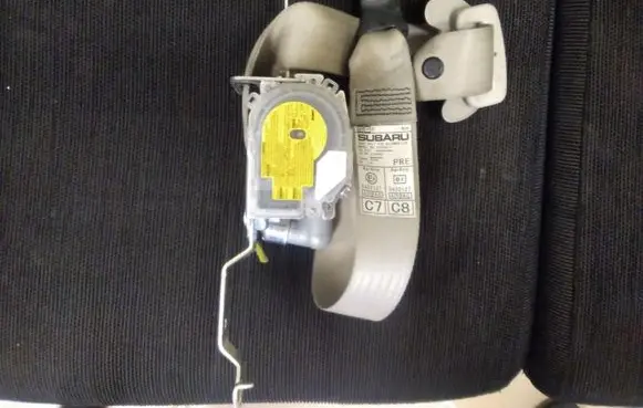Subaru Outback Front seatbelt