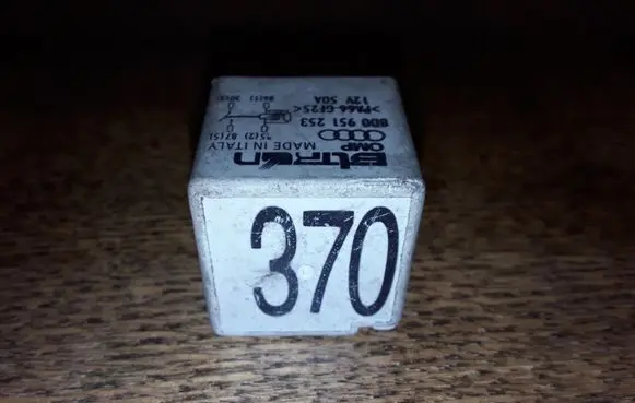 Audi A4 S4 B6 8E 8H Other relay 8D0951253