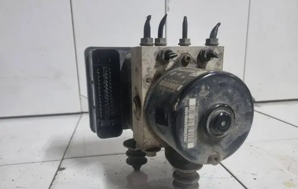 Skoda Octavia Mk2 (1Z) ABS Pump 1K0907379AA 00005305C1 10096003603